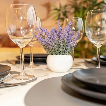 Naturoase, Moderne Architektur - Arbeitsplatz - Klimaanlage - Parkplatz - Waschmaschine Daire